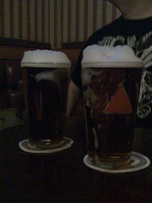 11/12/2008 - post-gig, well-earned pints with MASSIVE HEADS!